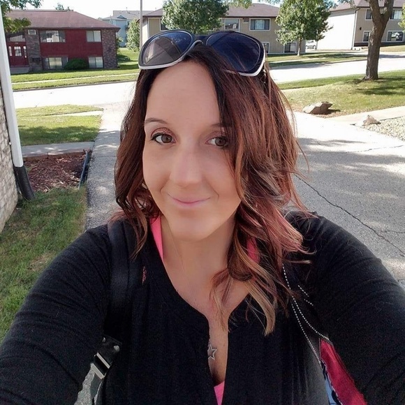 Meet your Posher, Ivy - Picture 3 of 4